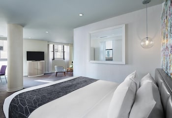 Studio Suite, 1 King Bed (Gold)