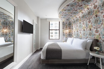 Room, 1 King Bed (Bronze)