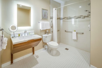 Room, 2 Queen Beds, River View (Governors)
