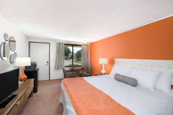 Standard Room, 1 King Bed
