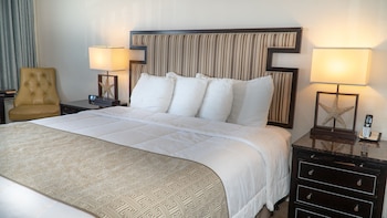 Room, 1 King Bed, Non Smoking, Ocean View