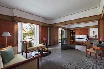 Executive Suite with Club benefit
