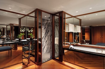 Executive Suite with Club benefit