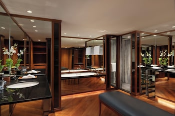Deluxe Suite with Club benefit