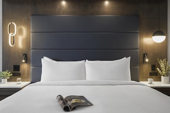 Executive Room, 1 King Bed, Non Smoking, Refrigerator & Microwave
