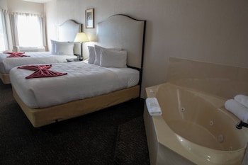 Deluxe Room, 2 Queen Beds, Jetted Tub