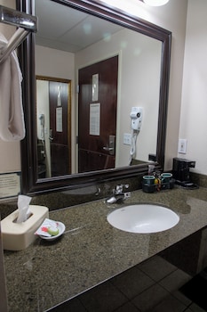 Deluxe Room, 2 Queen Beds (Pet Friendly)