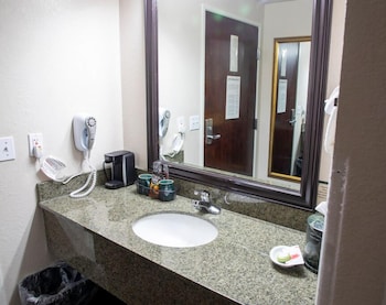 Deluxe Room, 2 Queen Beds, Jetted Tub