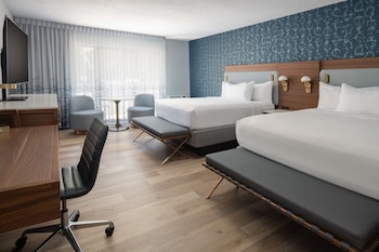Room, 2 Queen Beds (Roll In Shower)