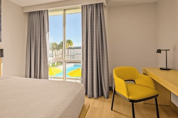 Two Queen Beds, Pool View, Non Smoking