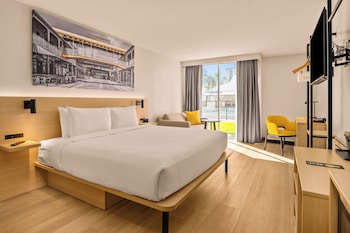 One King Bed, Suite Deluxe, Non-Smoking