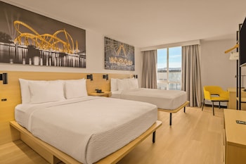 Two Queen Beds, Pool View, Non Smoking