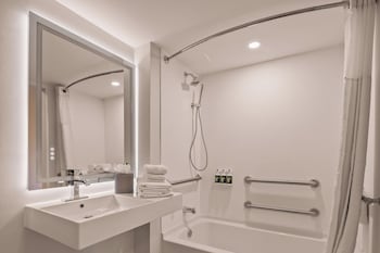 Two Twin Beds, Mobility/Hearing Accessible Room, Tub w/ Grab Bars, Non-Smoking