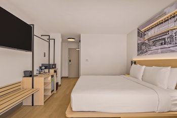 One King Bed, Suite Deluxe, Non-Smoking