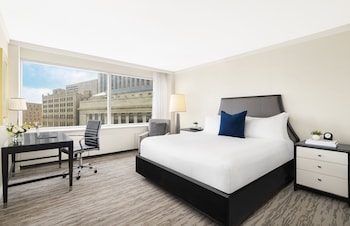 Fairmont Gold, Room, 1 King Bed, Non Smoking, Corner