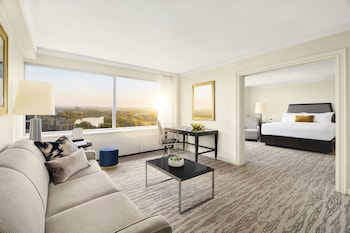 Fairmont Gold, Suite, 1 King Bed, Non Smoking
