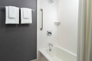 Room, 2 Queen Beds (Hearing Accessible)
