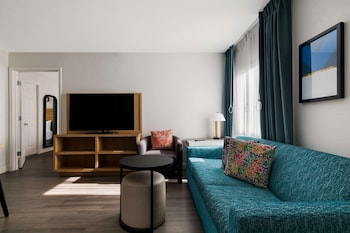 Suite, 1 King Bed with Sofa bed