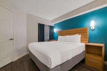 Suite, Multiple Beds (Two Bedroom, King + Queen)