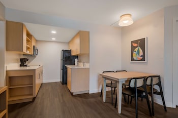 Suite, Multiple Beds (Two Bedroom, Mobility Accesible)