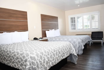 Room, 2 Queen Beds, Non Smoking