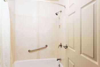 Room, 1 King Bed, Accessible, Non Smoking (Mobility/Hearing, Tub w/ Grab Bars)