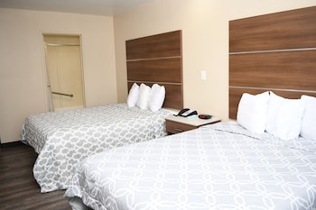 Deluxe Room, 2 Queen Beds, Non Smoking, Balcony