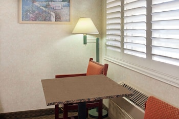 Room, Multiple Beds, Non Smoking