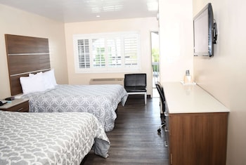 Deluxe Room, 2 Queen Beds, Non Smoking, Balcony