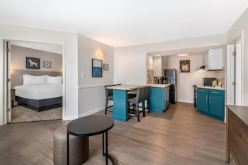 Suite, Multiple Beds (Two Bedroom King and Two Doubles)