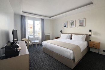 Deluxe Double Room - Eiffel Tower View