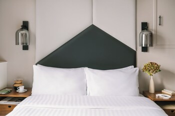 Classic Double Room - Eiffel Tower View