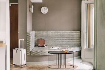The Couture Suite - Eiffel Tower and Montmartre View