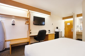 One Queen Bed, Non-Smoking
