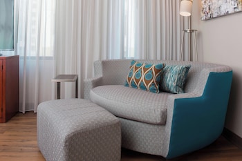 Room, 1 Queen Bed (View)
