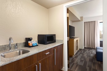 Suite, 1 King Bed, Non Smoking