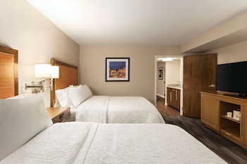 Suite, 2 Queen Beds, Accessible, Bathtub (Mobility & Hearing)