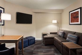 Suite, 2 Queen Beds, Accessible, Bathtub (Mobility & Hearing)