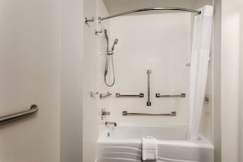 Suite, 2 Queen Beds, Accessible, Bathtub (Mobility & Hearing)