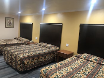 Queen Room with 3 Queen Beds