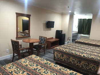Queen Room with 3 Queen Beds