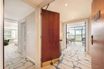 Family Room, Connecting Rooms