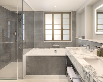 Luxury Suite, 1 King Bed (Park Lane)