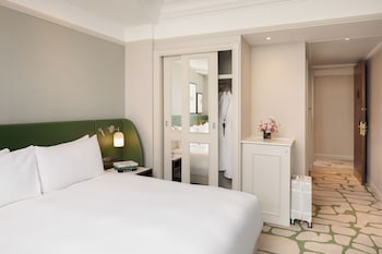 Family Room, Connecting Rooms