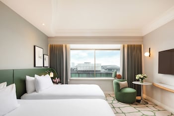 Family Room, Connecting Rooms