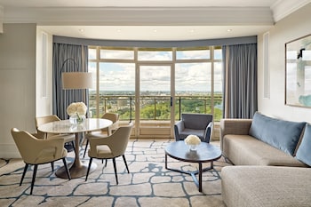 Luxury Suite, 1 King Bed (Park Lane)