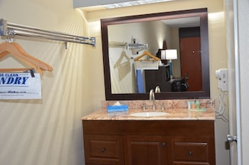 Room, 2 Queen Beds, Non Smoking (Exterior Corridor)