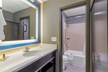 Standard Room, 2 Queen Beds, Non Smoking, Refrigerator & Microwave (1st Floor;Pet Friendly)