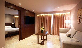 Suite, 1 King Bed with Sofa bed