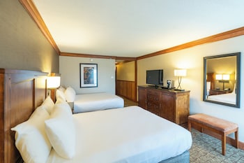 Standard Room, 2 Queen Beds, Pool View